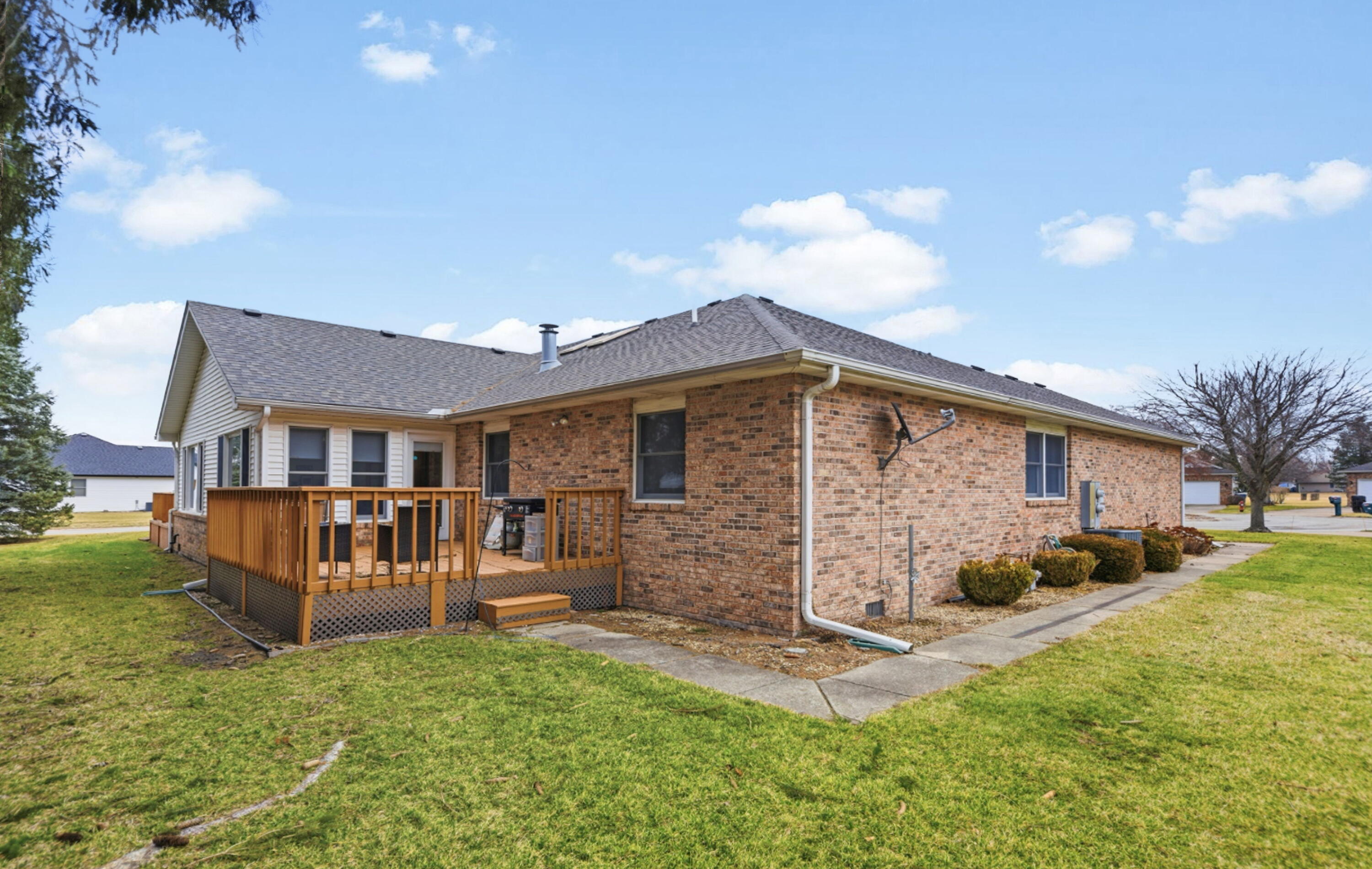 712 Dogwood Court Southwest De Motte, IN 46310 - Photo 16 of 17 3000x1901