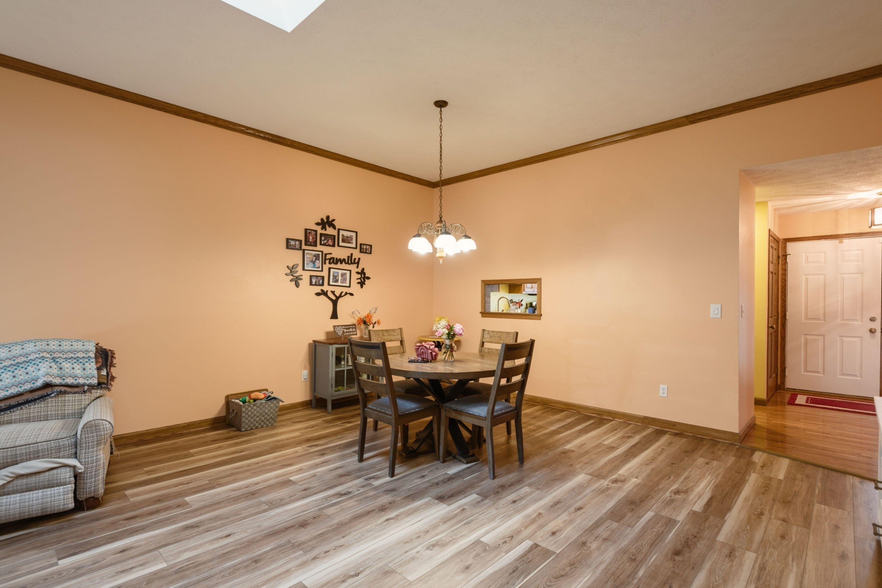 712 Dogwood Court Southwest De Motte, IN 46310 - Photo 6 of 17 2996x2000