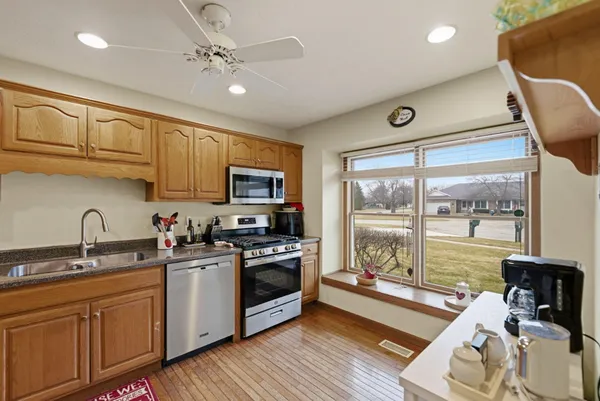 $254,900 | 712 Dogwood Court Southwest, De Motte, IN 46310