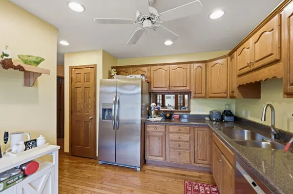 $254,900 | 712 Dogwood Court Southwest, De Motte, IN 46310