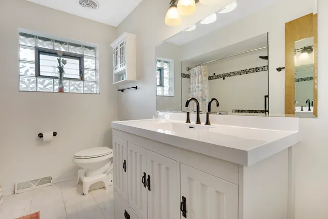 $295,000 | 16321 Maryland Avenue, South Holland, IL 60473