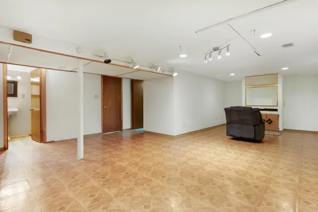 $295,000 | 16321 Maryland Avenue, South Holland, IL 60473