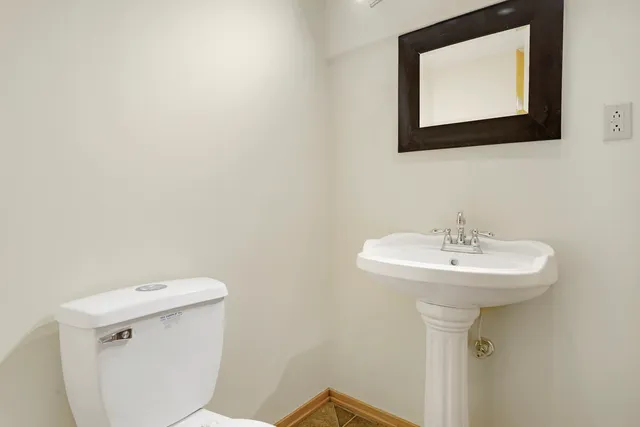 $295,000 | 16321 Maryland Avenue, South Holland, IL 60473