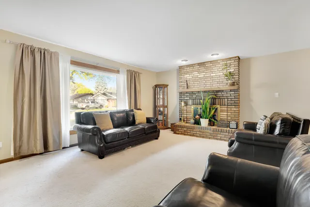 $295,000 | 16321 Maryland Avenue, South Holland, IL 60473