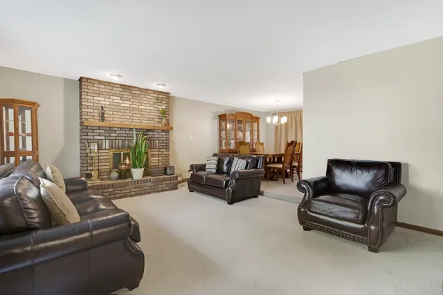 $295,000 | 16321 Maryland Avenue, South Holland, IL 60473