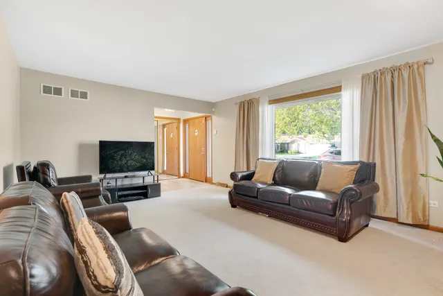 $295,000 | 16321 Maryland Avenue, South Holland, IL 60473