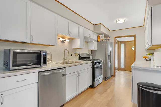 $295,000 | 16321 Maryland Avenue, South Holland, IL 60473