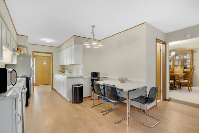 $295,000 | 16321 Maryland Avenue, South Holland, IL 60473