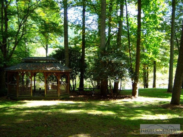 151 Crest Road Banner Elk, NC 28604 - Photo 15 of 24 Gallery Image 15