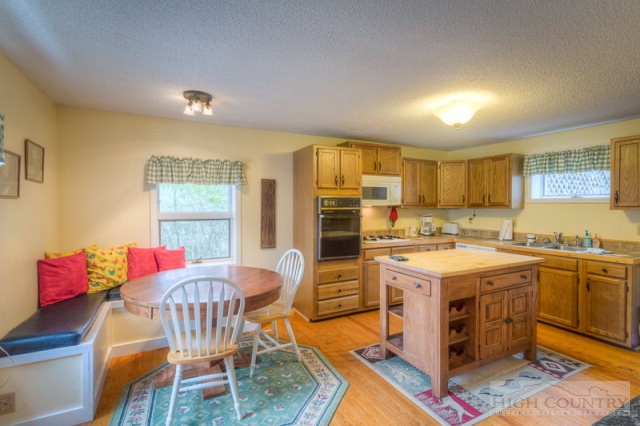 151 Crest Road Banner Elk, NC 28604 - Photo 8 of 24 Gallery Image 8