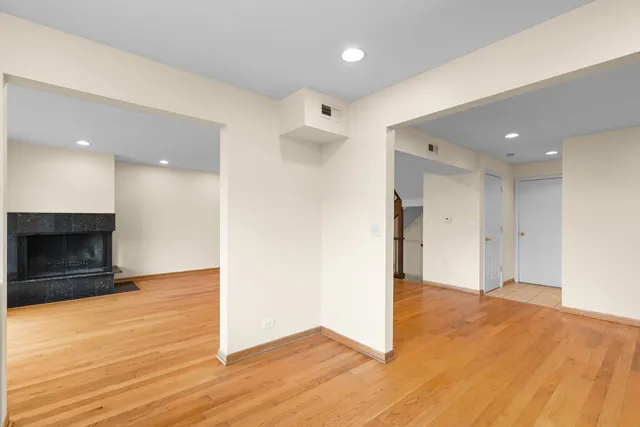 $3,750 | 1723 Wildberry Drive, Unit C, Glenview, IL 60025