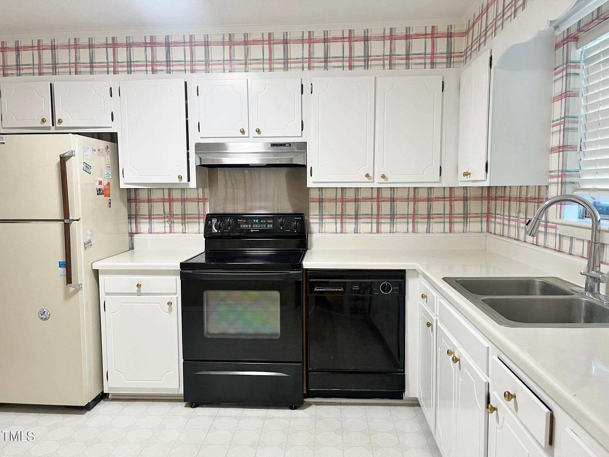 5600 Falls Of Neuse Road, Unit E Raleigh, NC 27609 - Photo 7 of 13 Kitchen
