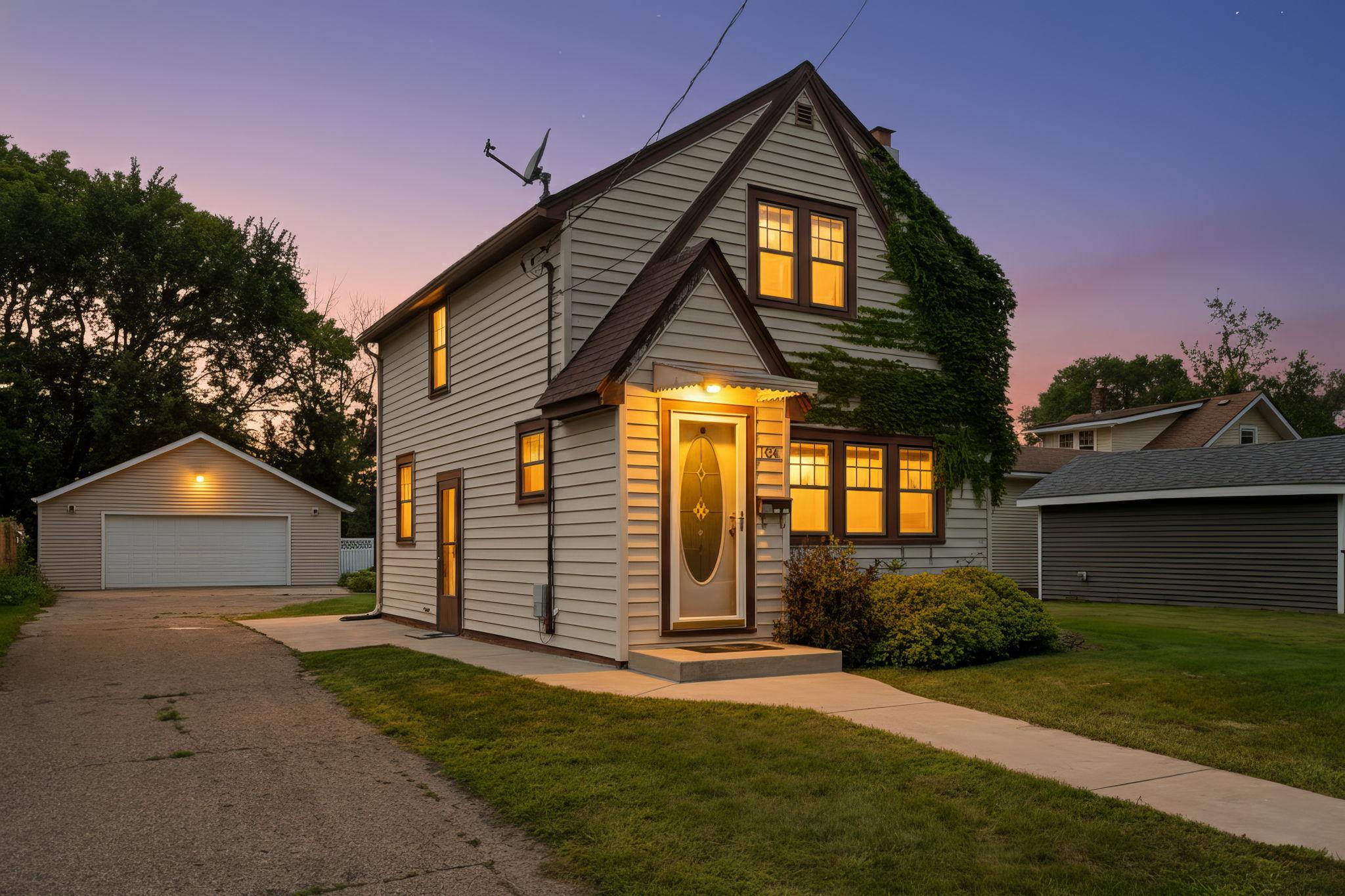 304 9th Street Southwest Austin, MN 55912 - Photo 3 of 26