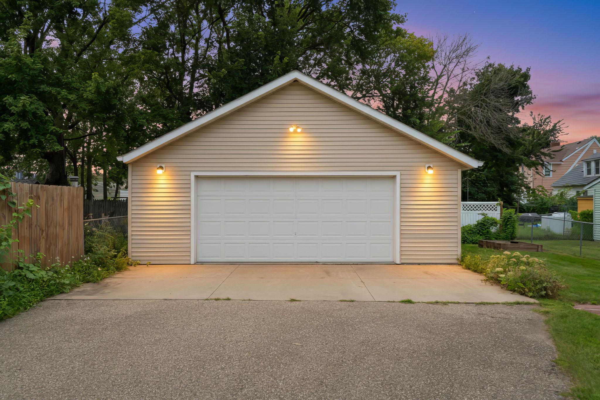 304 9th Street Southwest Austin, MN 55912 - Photo 4 of 26