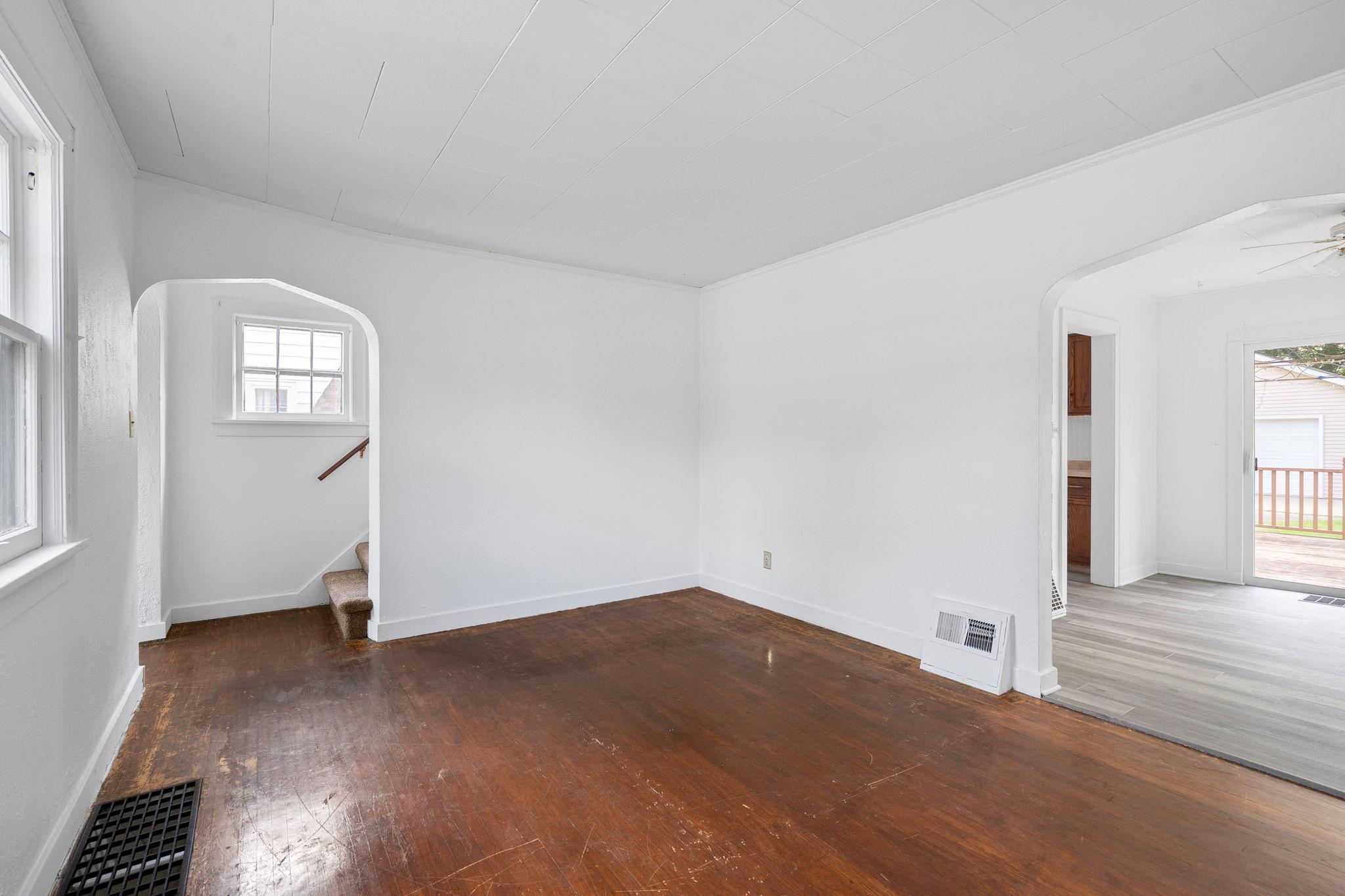 304 9th Street Southwest Austin, MN 55912 - Photo 8 of 26