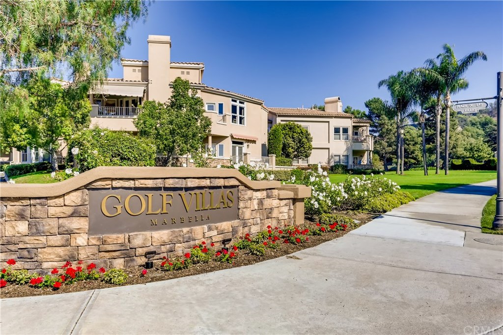 Welcome Home to the Golf Villas with Golf Course Views