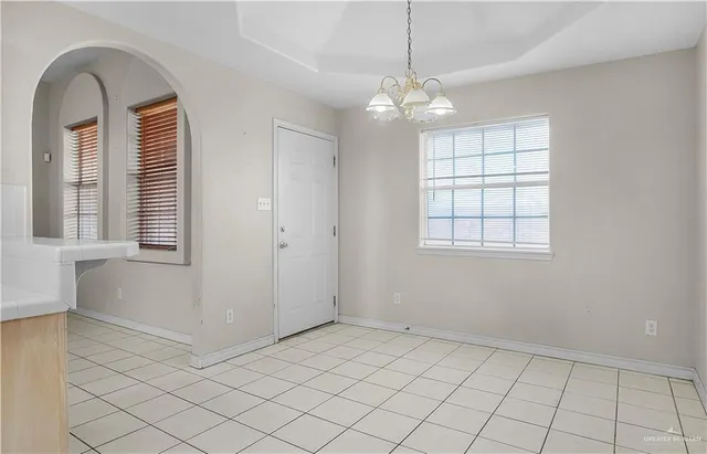 a view of entryway with window