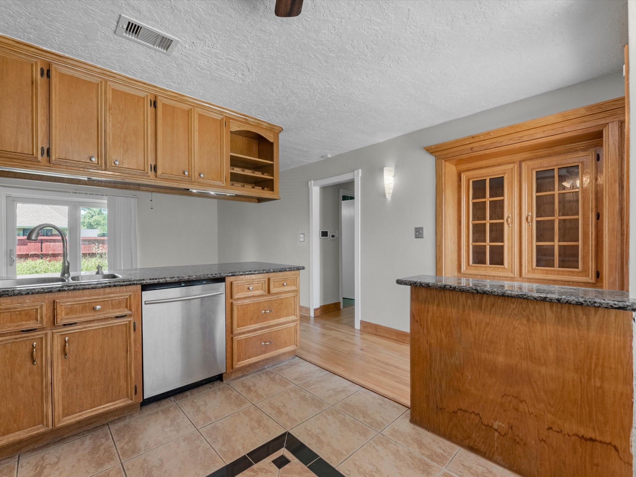 10319 Dunvegan Way Houston, TX 77013 - Photo 10 of 18