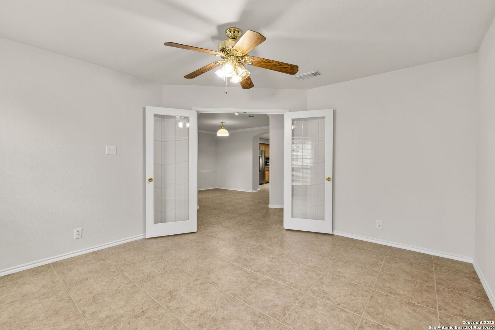 15311 Spring Rock San Antonio, TX 78247 - Photo 7 of 32 an empty room with closet and a chandelier fan
