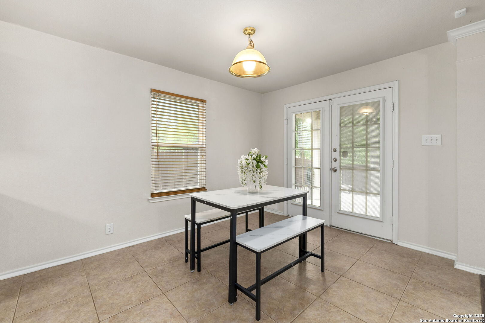 15311 Spring Rock San Antonio, TX 78247 - Photo 10 of 32 a view of a dining room with furniture and chandelier