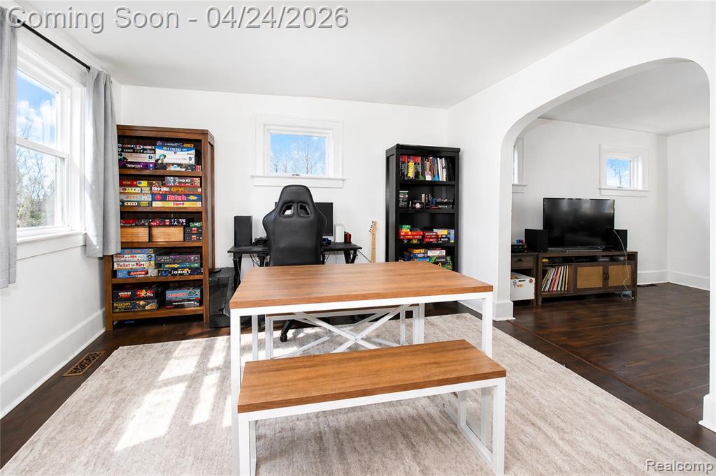 2140 East Bristol Road Burton, MI 48529 - Photo 6 of 13 Gallery Image 6