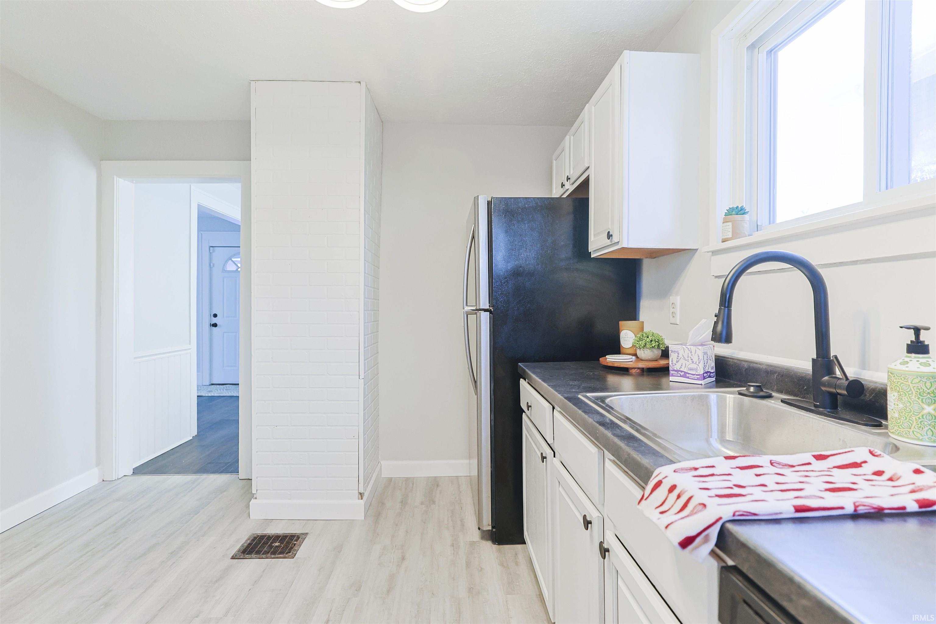 811 East Ewing Avenue South Bend, IN 46613 - Photo 12 of 29