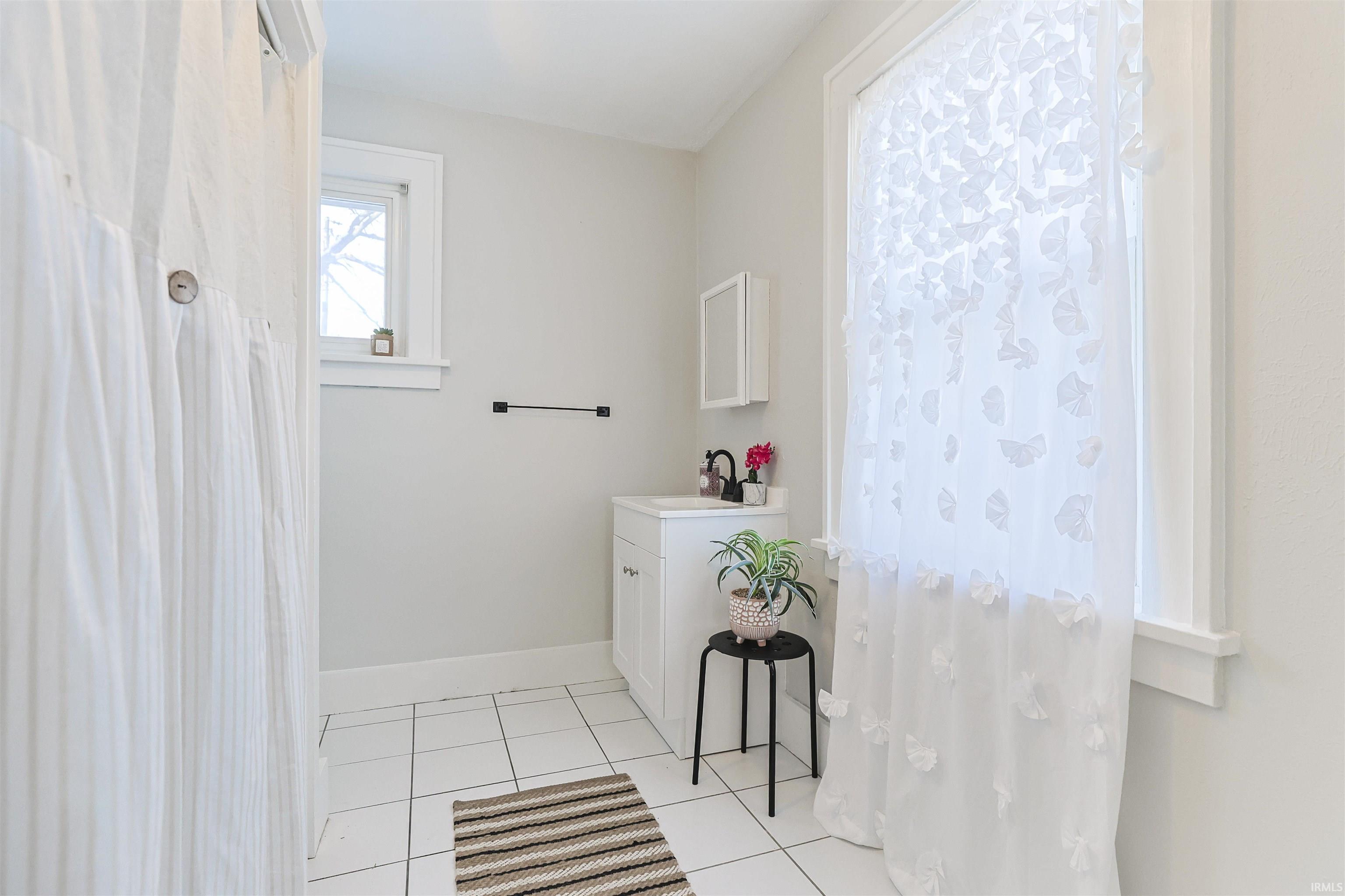 811 East Ewing Avenue South Bend, IN 46613 - Photo 13 of 29