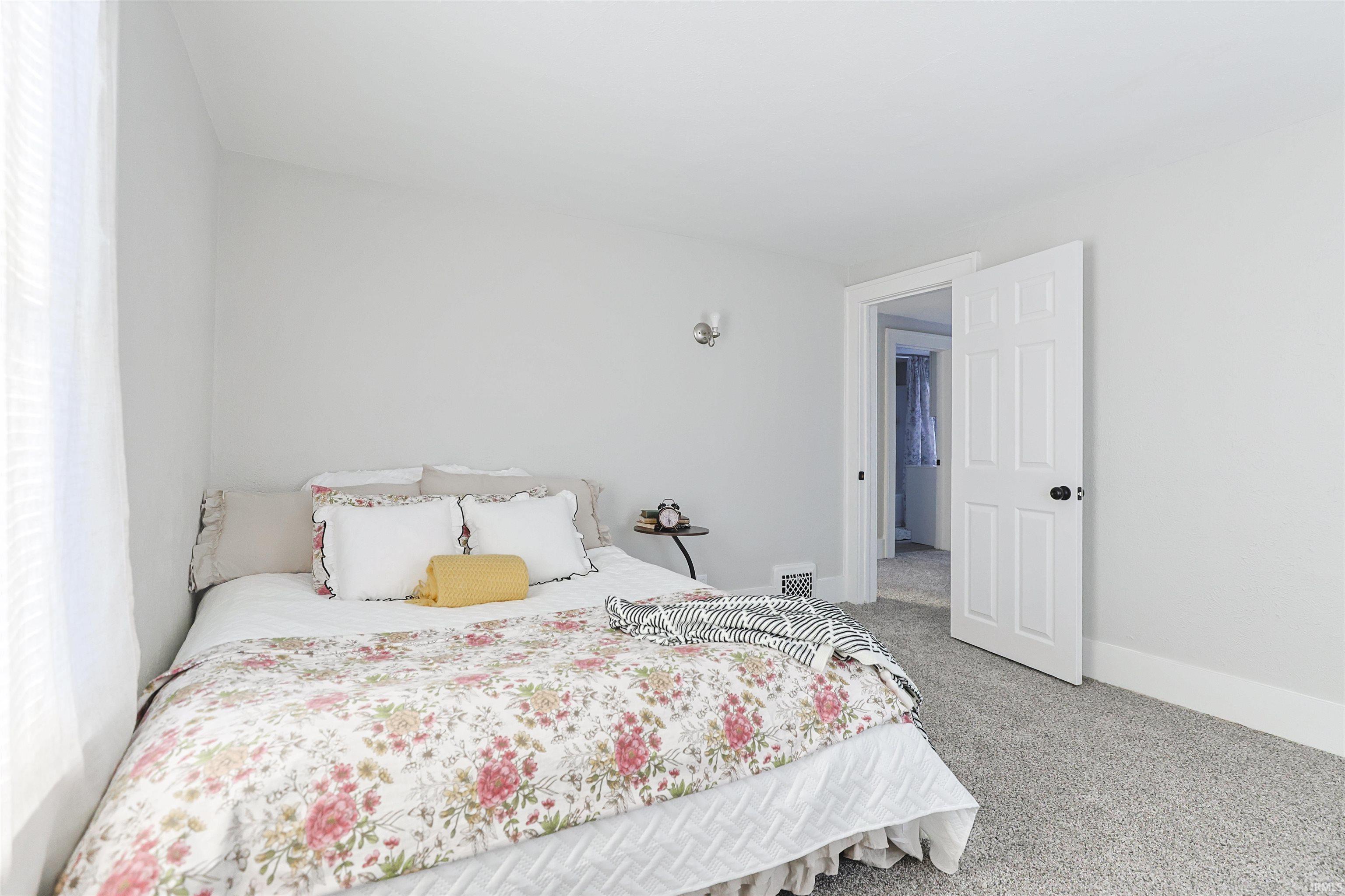 811 East Ewing Avenue South Bend, IN 46613 - Photo 18 of 29