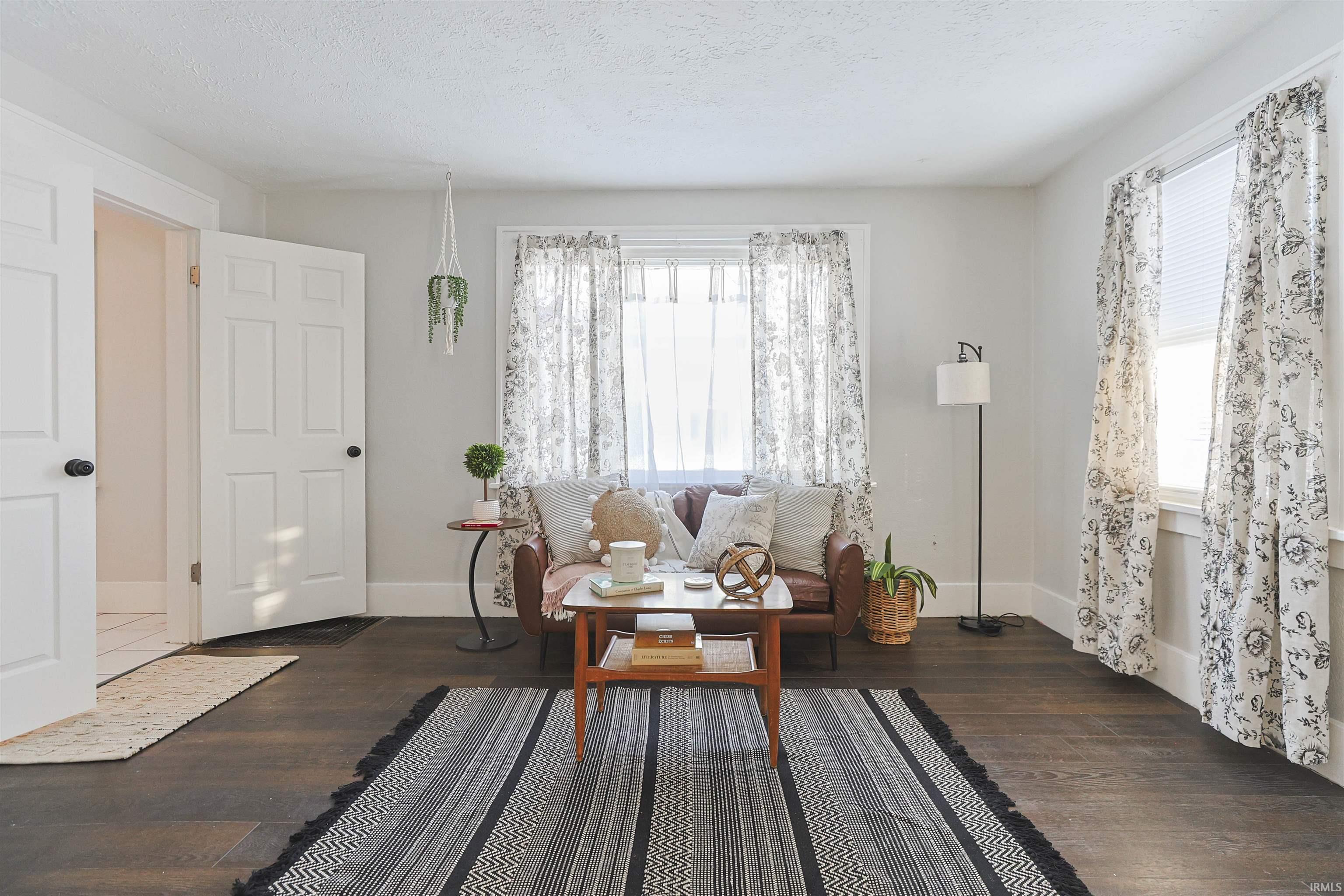 811 East Ewing Avenue South Bend, IN 46613 - Photo 2 of 29