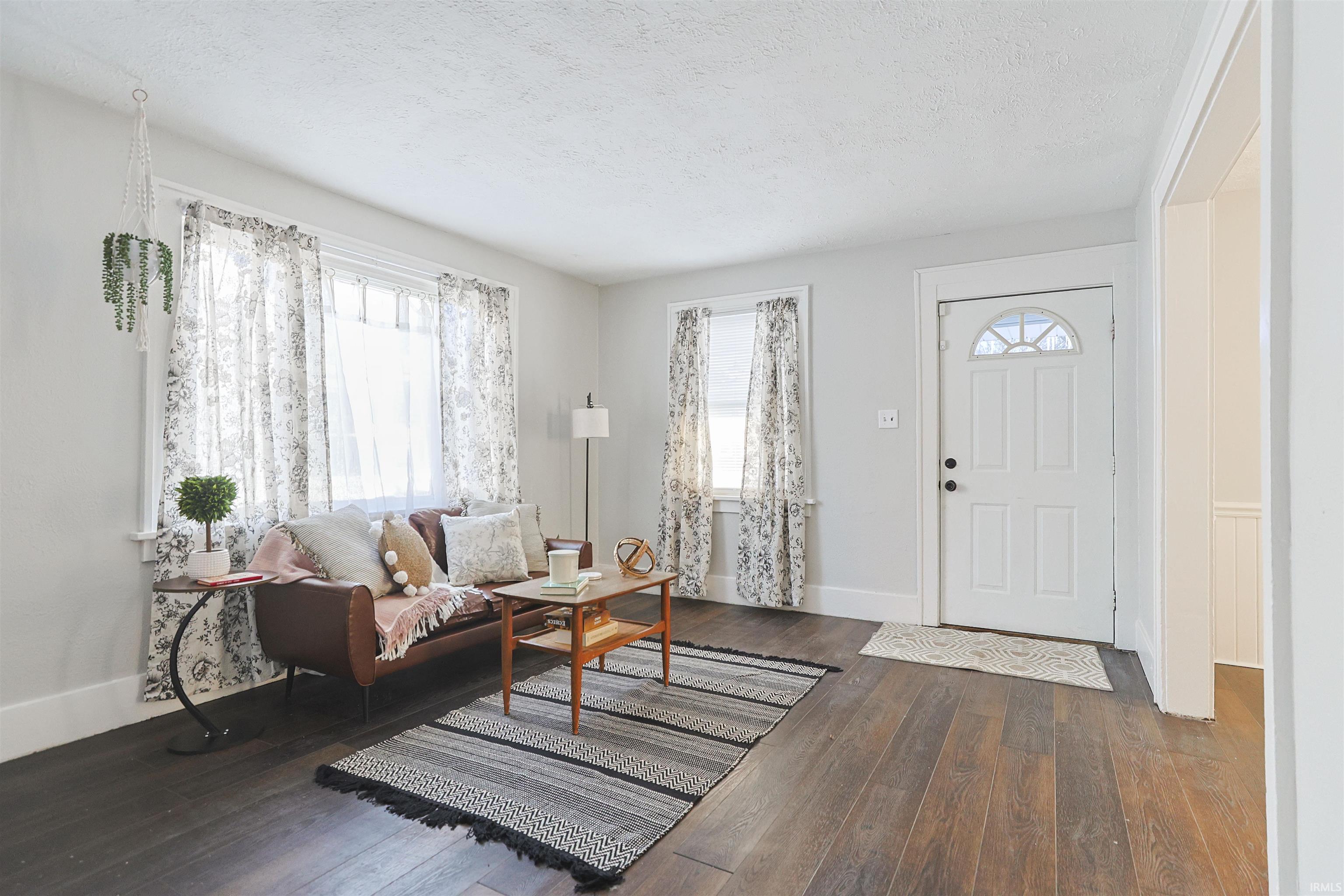 811 East Ewing Avenue South Bend, IN 46613 - Photo 4 of 29