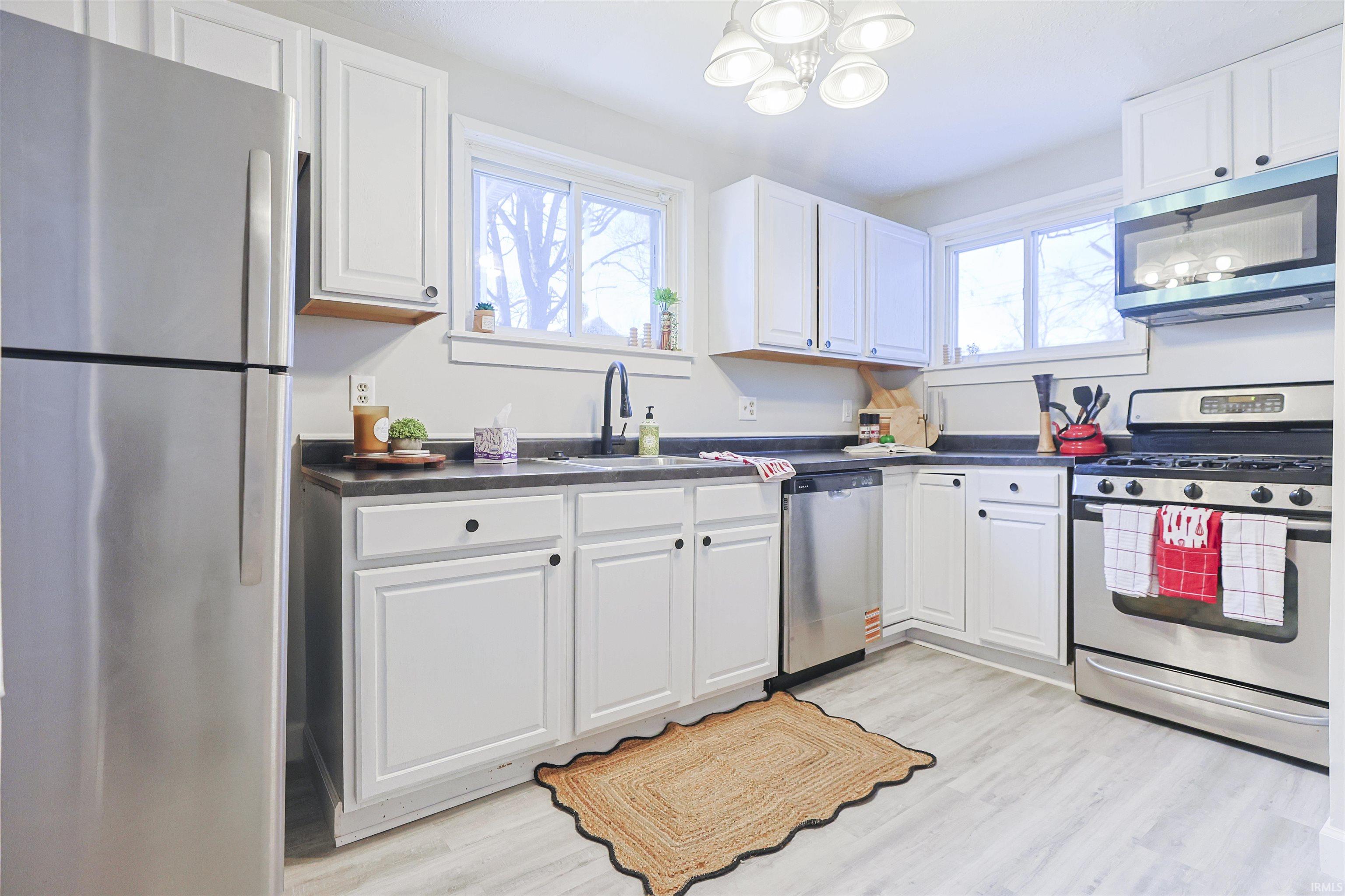 811 East Ewing Avenue South Bend, IN 46613 - Photo 9 of 29