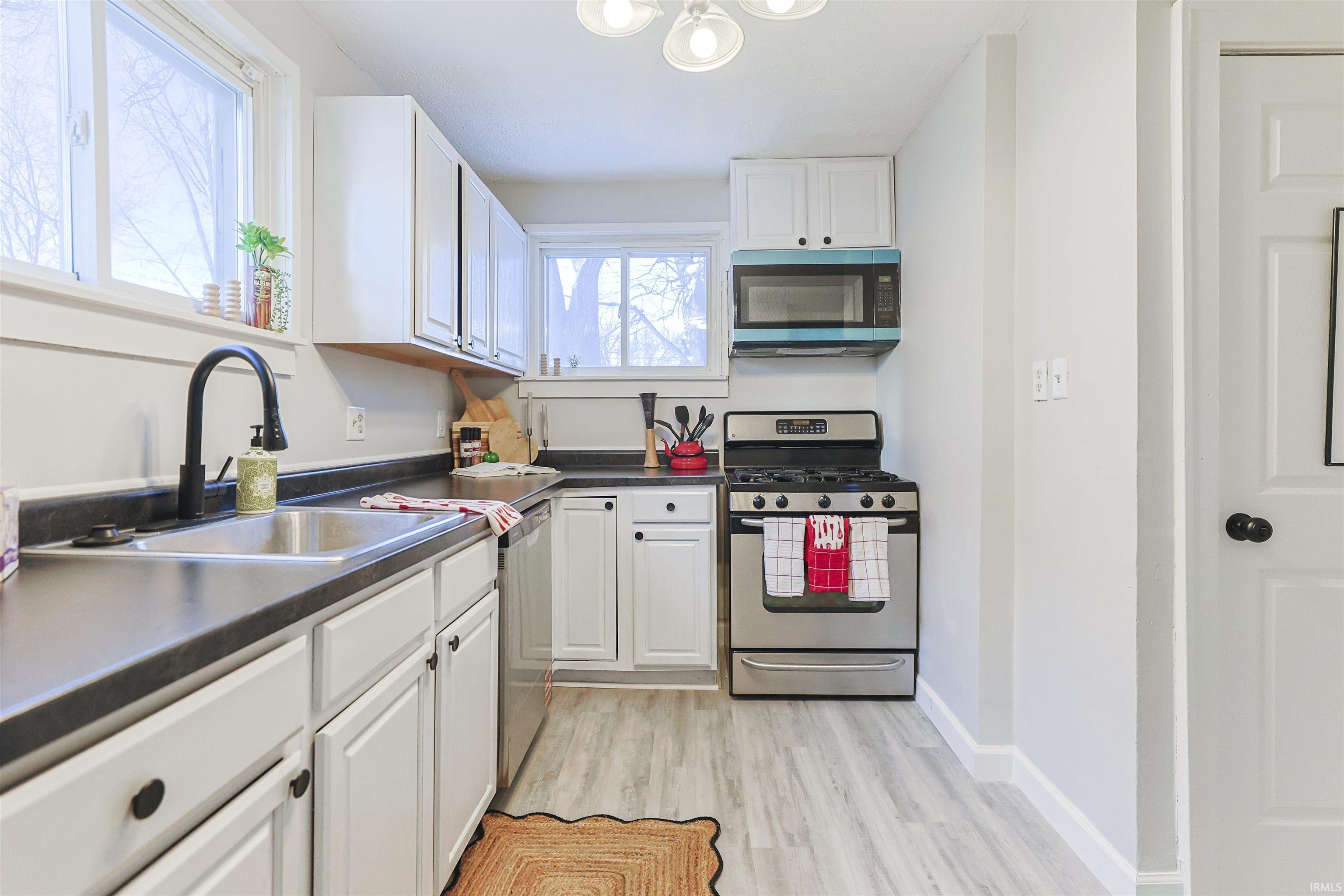 811 East Ewing Avenue South Bend, IN 46613 - Photo 10 of 29