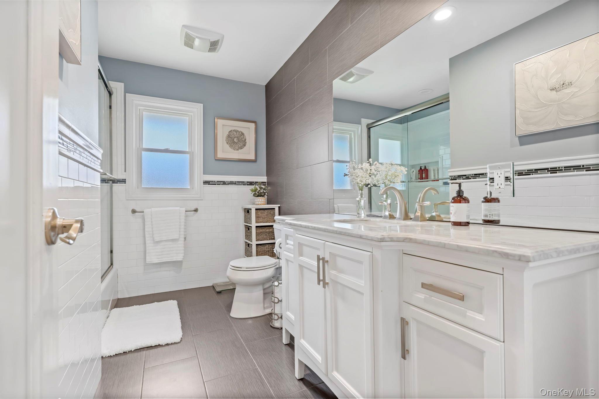 24 Aspen Road New Rochelle, NY 10804 - Photo 14 of 30 Upstairs hallway bathroom