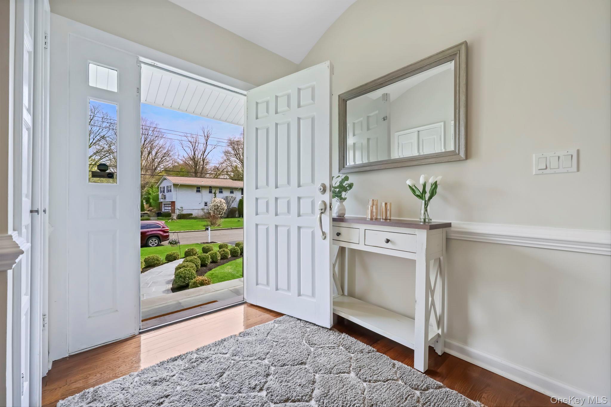 24 Aspen Road New Rochelle, NY 10804 - Photo 2 of 30