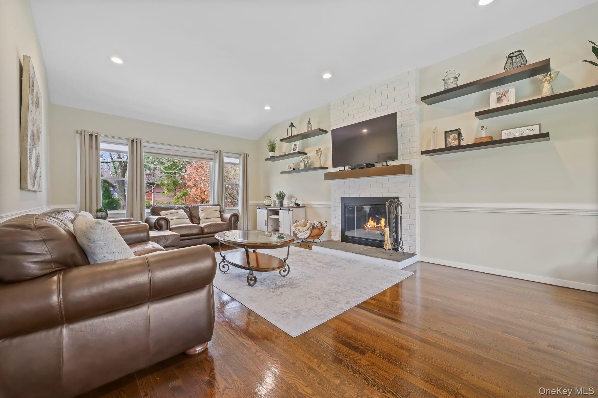 24 Aspen Road New Rochelle, NY 10804 - Photo 4 of 30