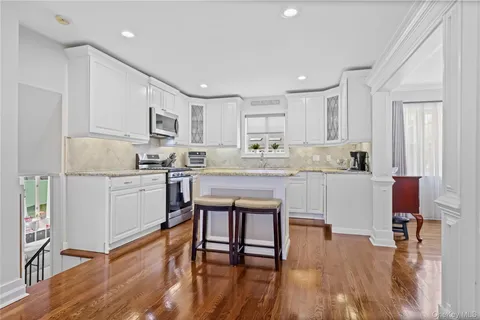 $1,325,000 | 24 Aspen Road, New Rochelle, NY 10804