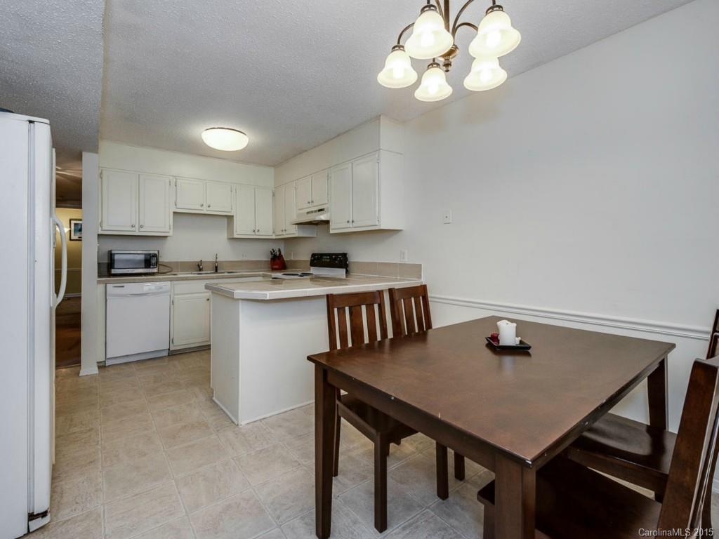 6333 Round Hill Road Charlotte, NC 28211 - Photo 4 of 12 Gallery Image 4
