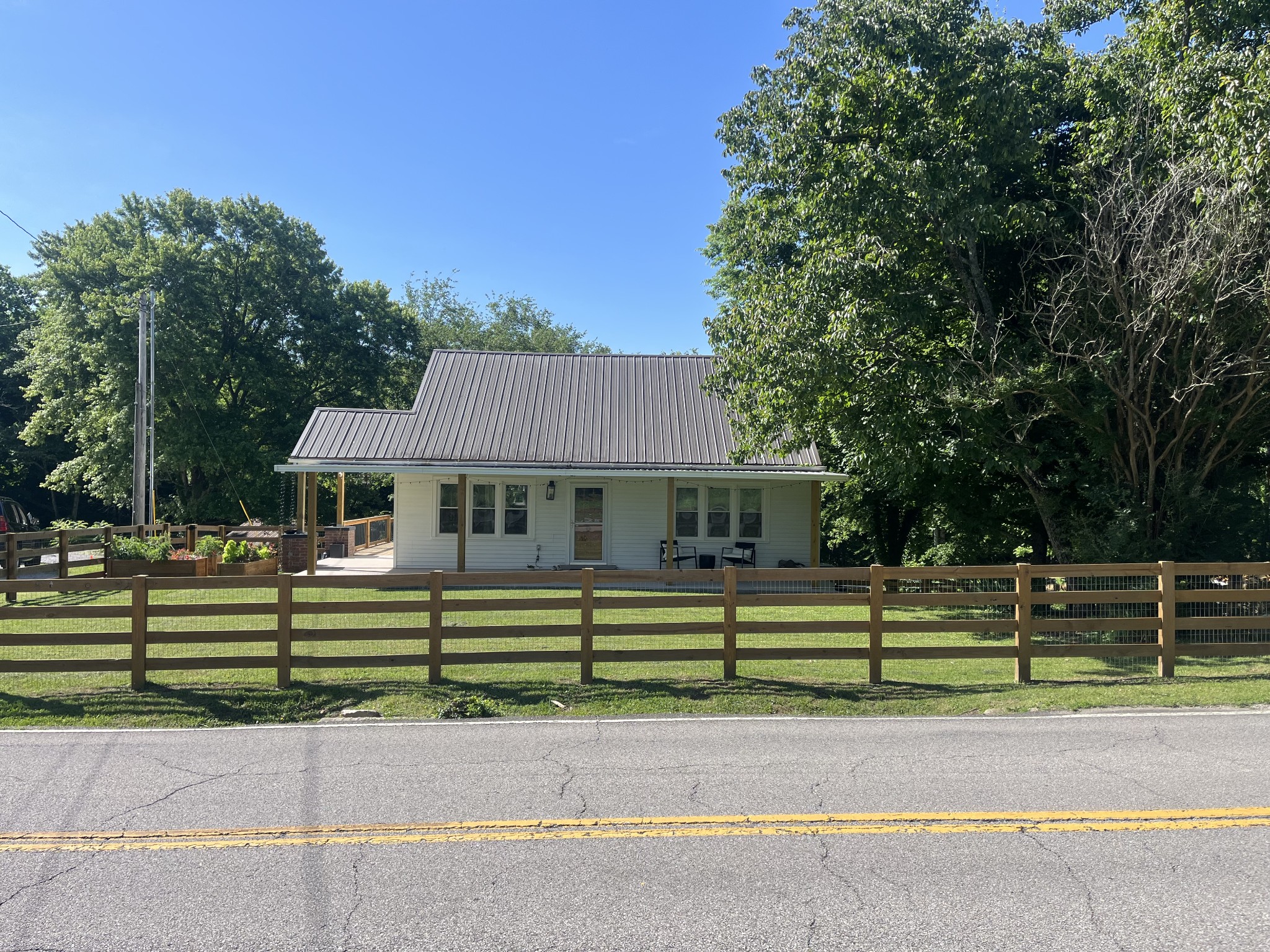 2349 Les Robinson Road Columbia, TN 38401 - Photo 2 of 5 a front view of a house with a garden