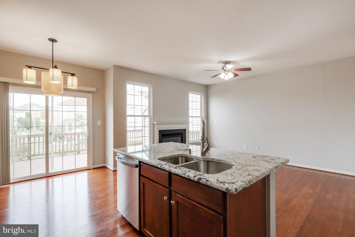 25286 McIntyre Square Chantilly, VA 20152 - Photo 18 of 35