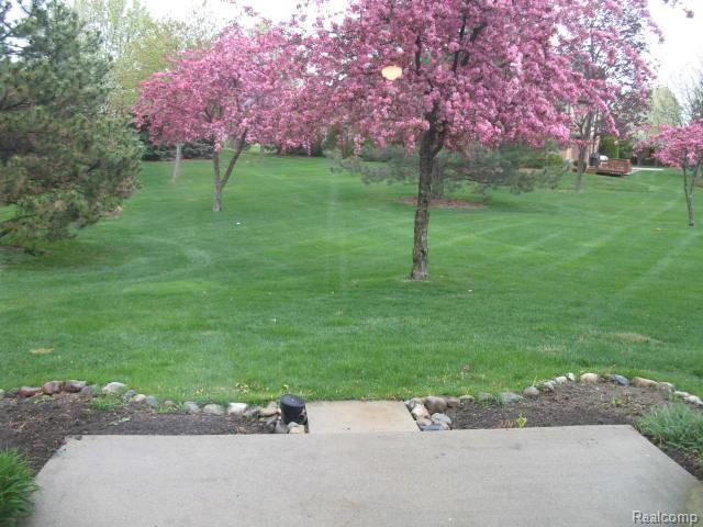 1551 Meadowside Drive, Unit 181 Rochester, MI 48307 - Photo 7 of 8 Patio