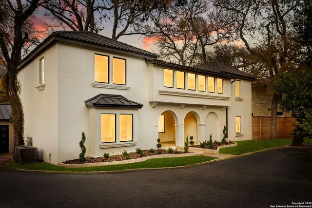 $1,100,000 | 417 East Hildebrand Avenue, San Antonio, TX 78212