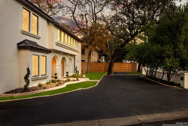 $1,100,000 | 417 East Hildebrand Avenue, San Antonio, TX 78212