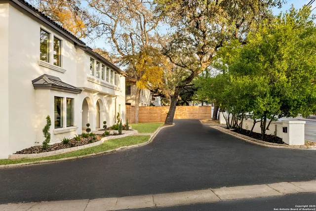 $1,100,000 | 417 East Hildebrand Avenue, San Antonio, TX 78212