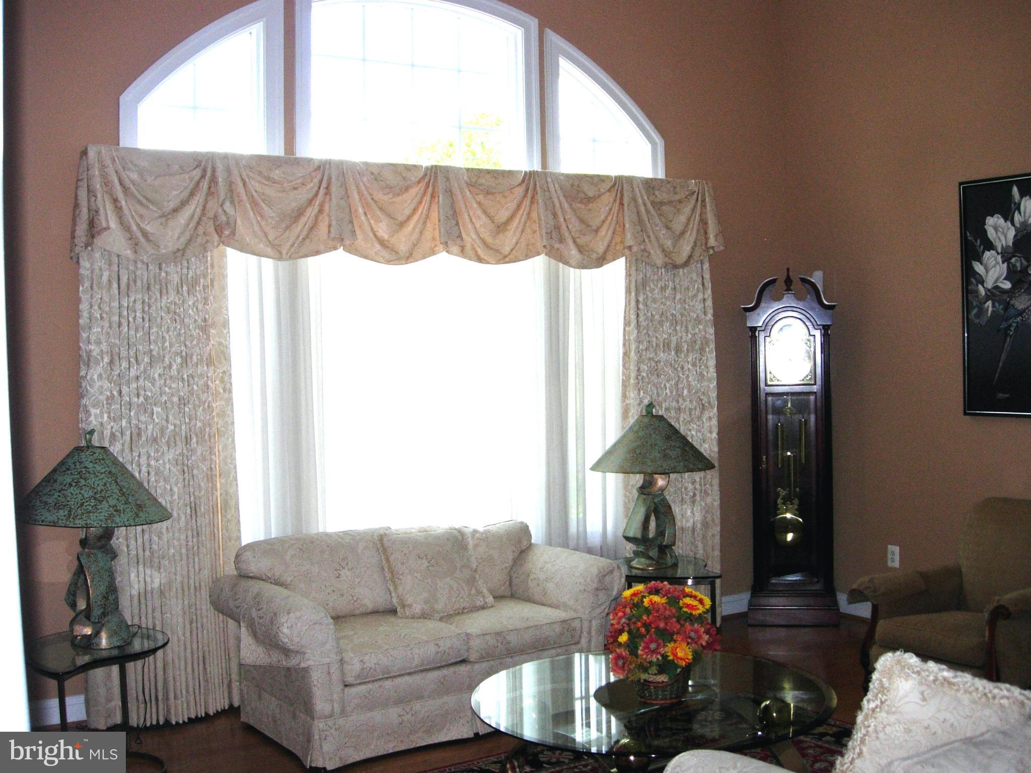 2914 Fairland Road Silver Spring, MD 20904 - Photo 4 of 30 Living Room