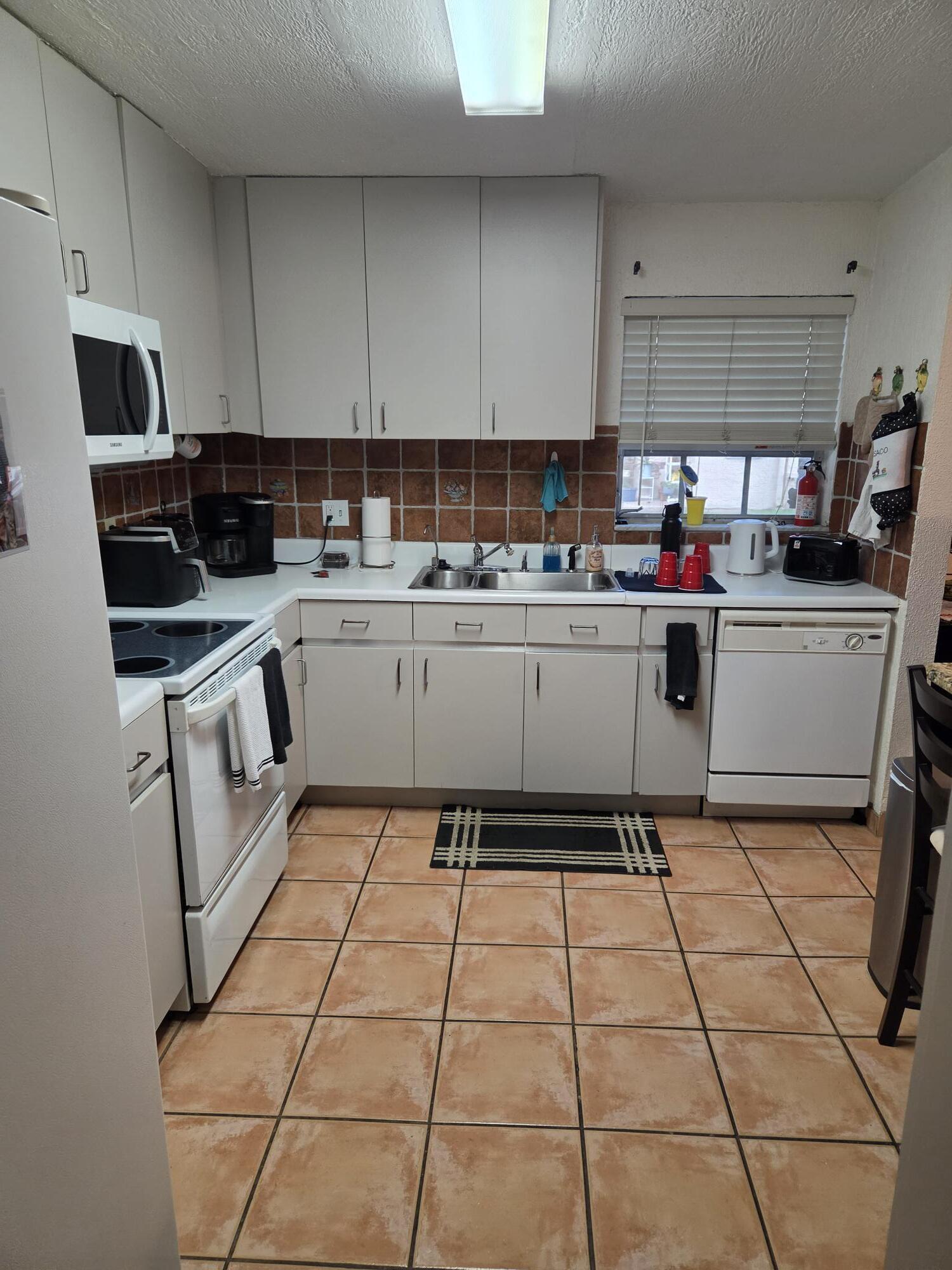 3062 Riverside Drive, Unit 4F Coral Springs, FL 33065 - Photo 5 of 9 Kitchen