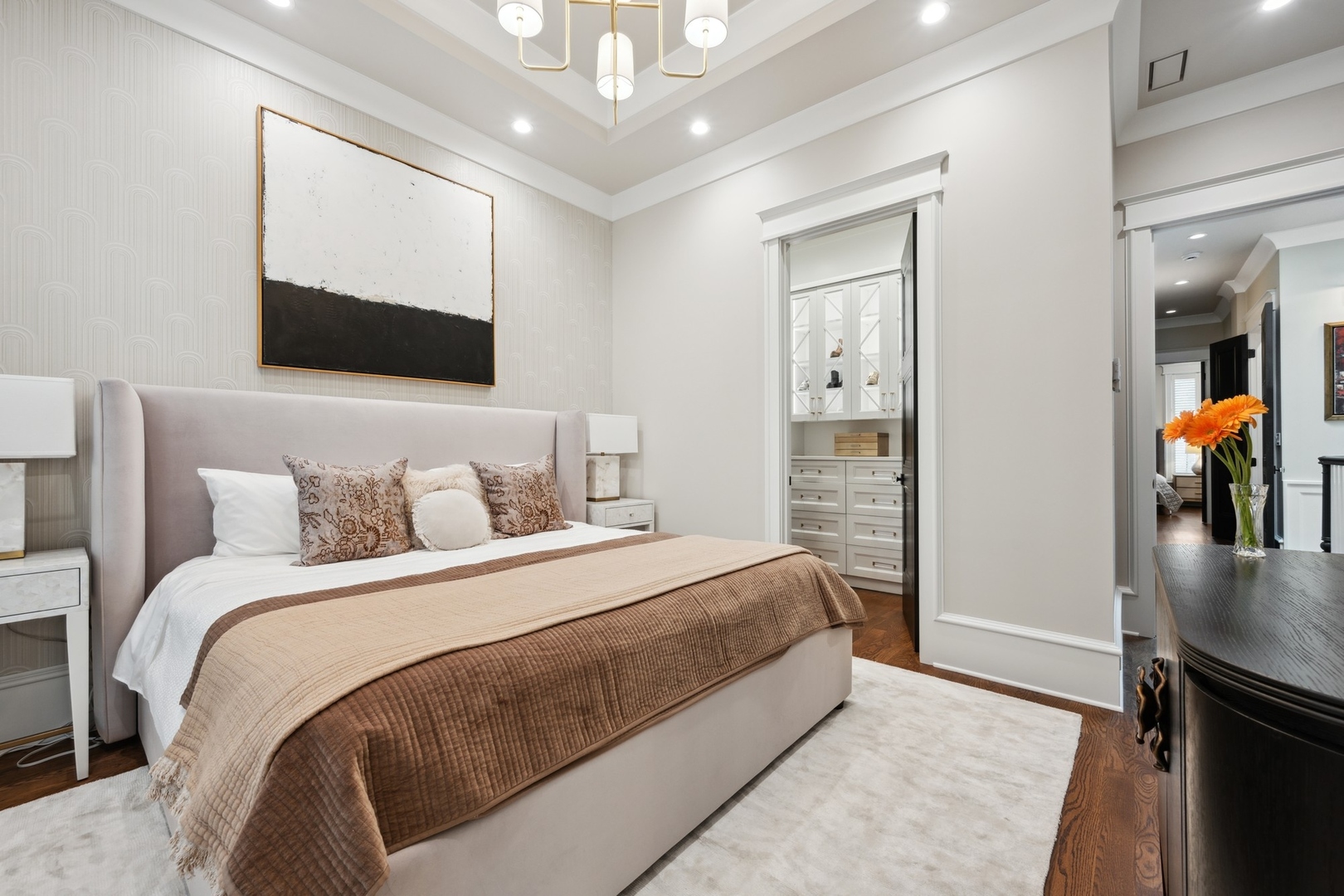 558 West Fullerton Parkway Chicago, IL 60614 - Photo 14 of 40 a bedroom with a large bed and a flat screen tv