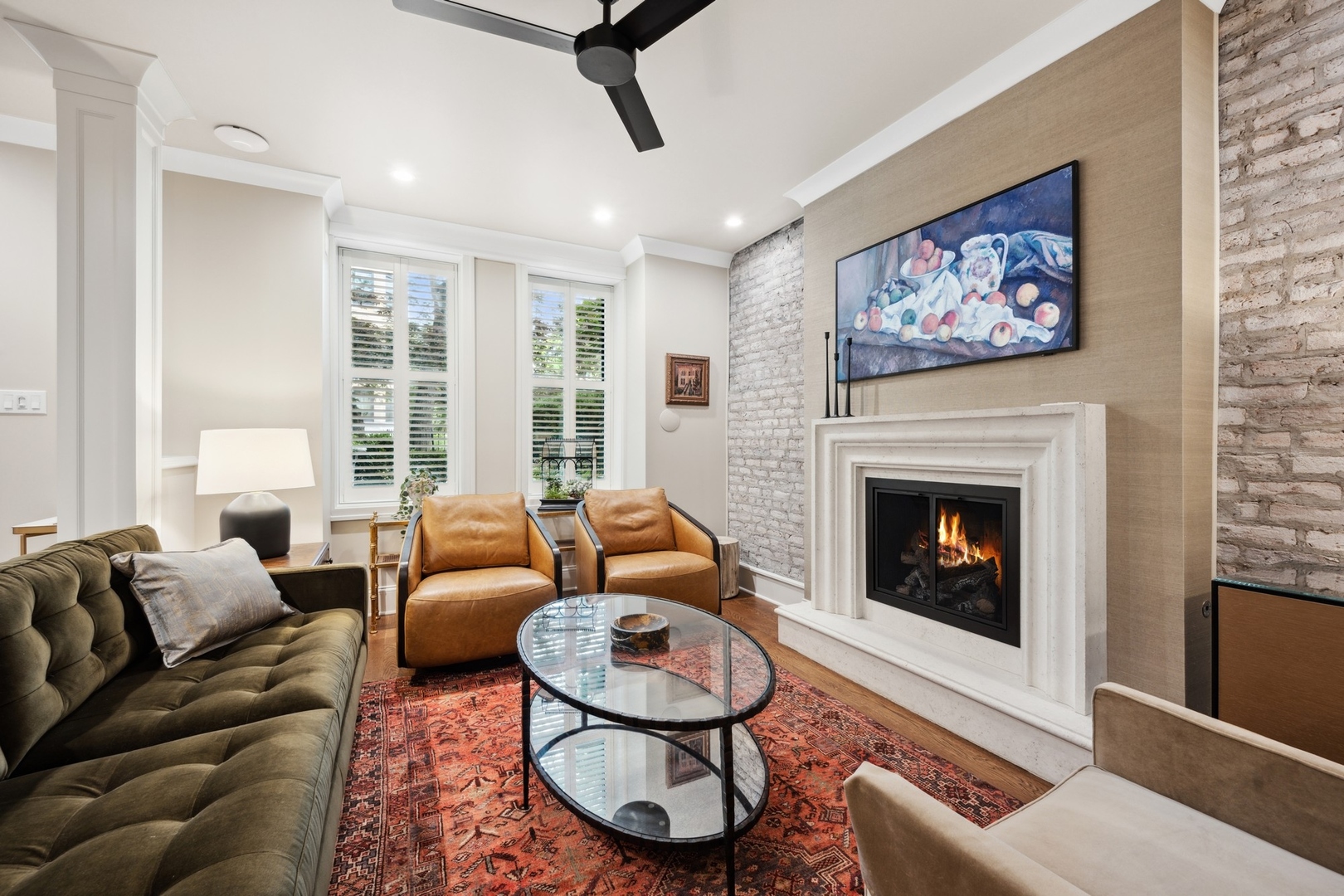 558 West Fullerton Parkway Chicago, IL 60614 - Photo 22 of 40 a living room with furniture and a fireplace