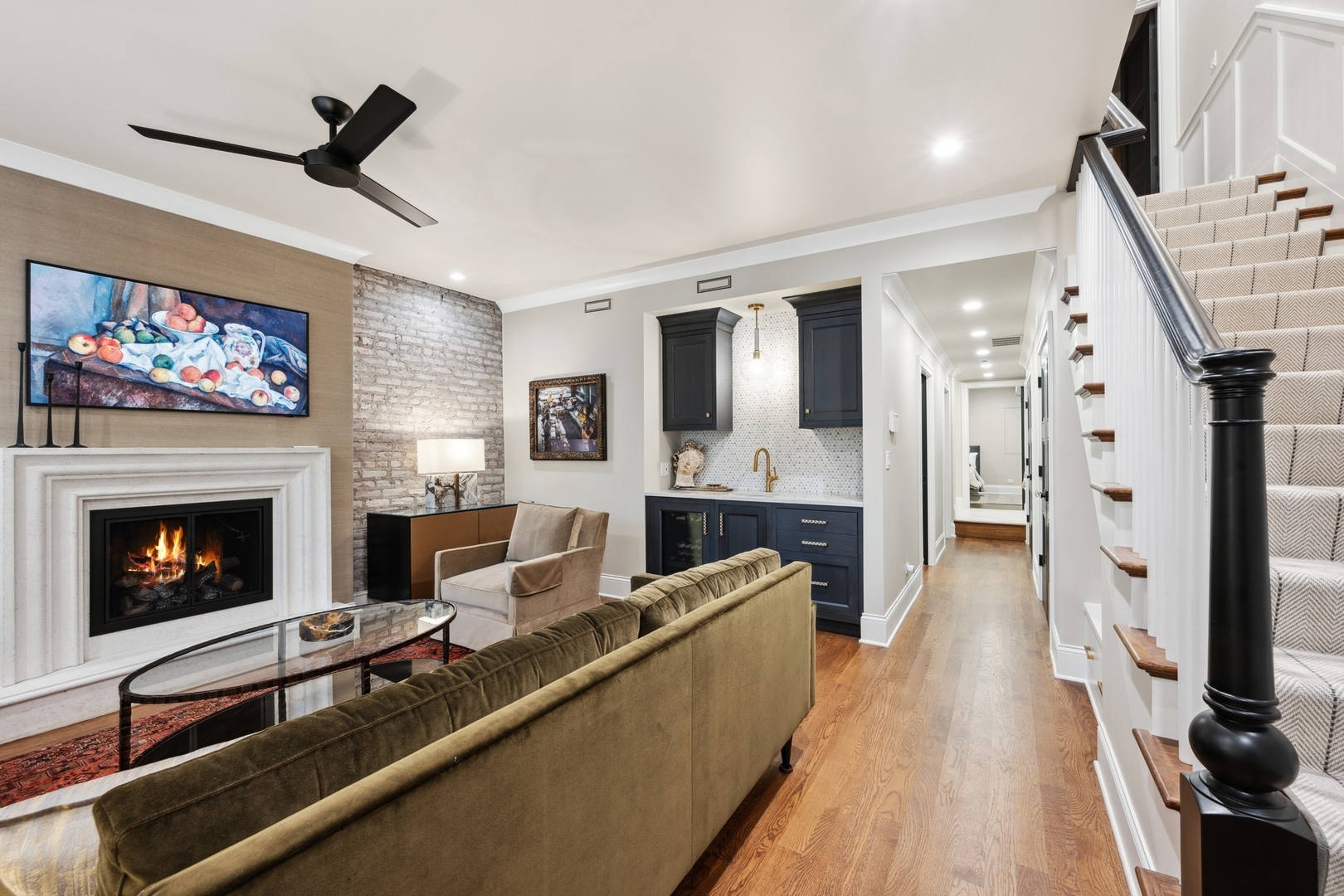 558 West Fullerton Parkway Chicago, IL 60614 - Photo 23 of 40 a living room with furniture and a fireplace