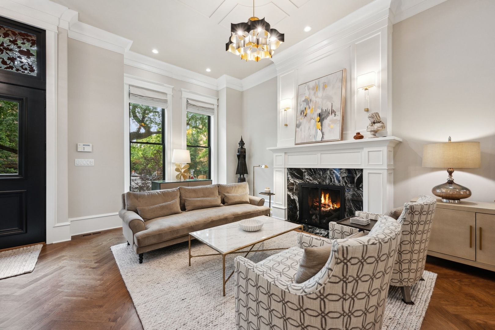 558 West Fullerton Parkway Chicago, IL 60614 - Photo 3 of 40 a living room with furniture and a fireplace