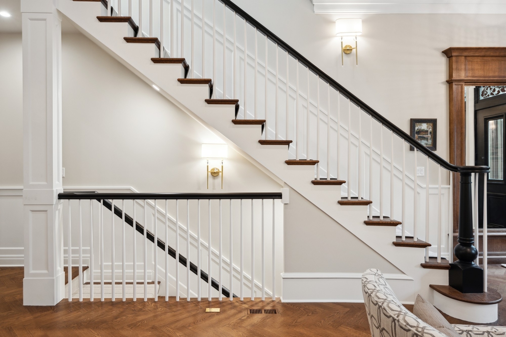 558 West Fullerton Parkway Chicago, IL 60614 - Photo 31 of 40 a view of entryway and hall with wooden floor